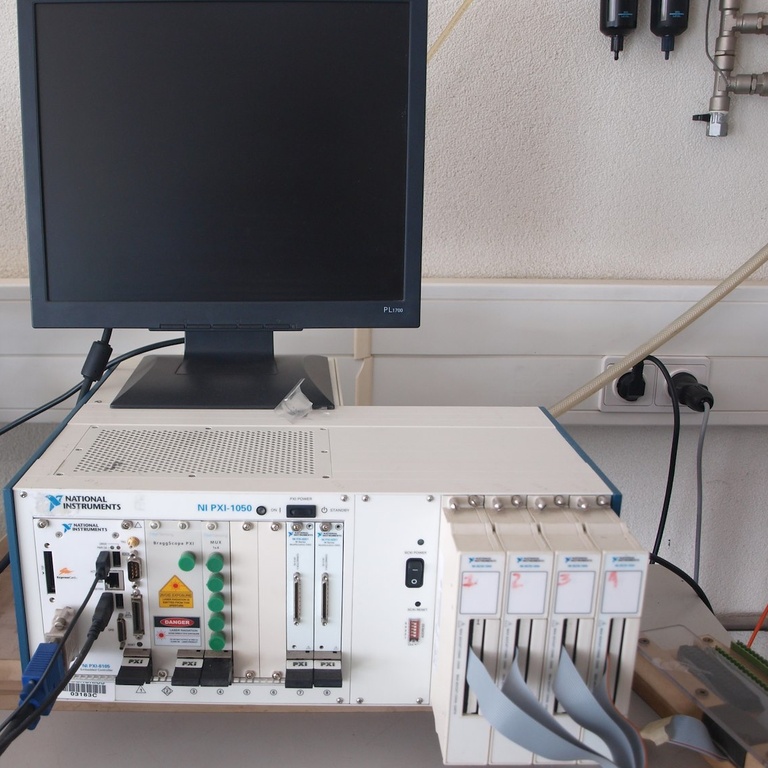 32‑channel extensometry acquisition system