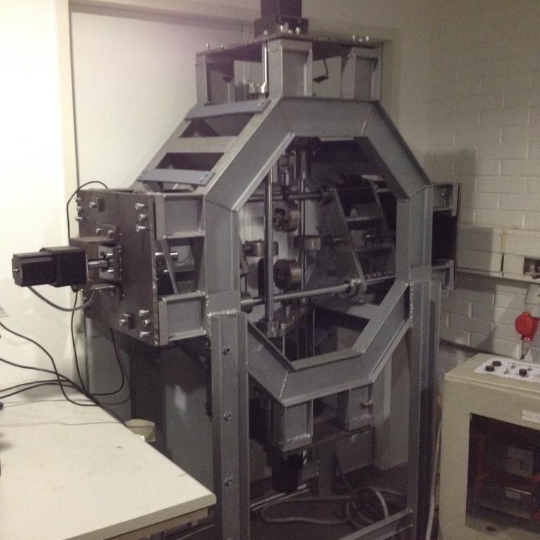 Equipamento de ensaios biaxial –10kN